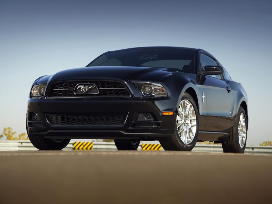  Ford Mustang V6 2012 года  (фото 2 из 133)